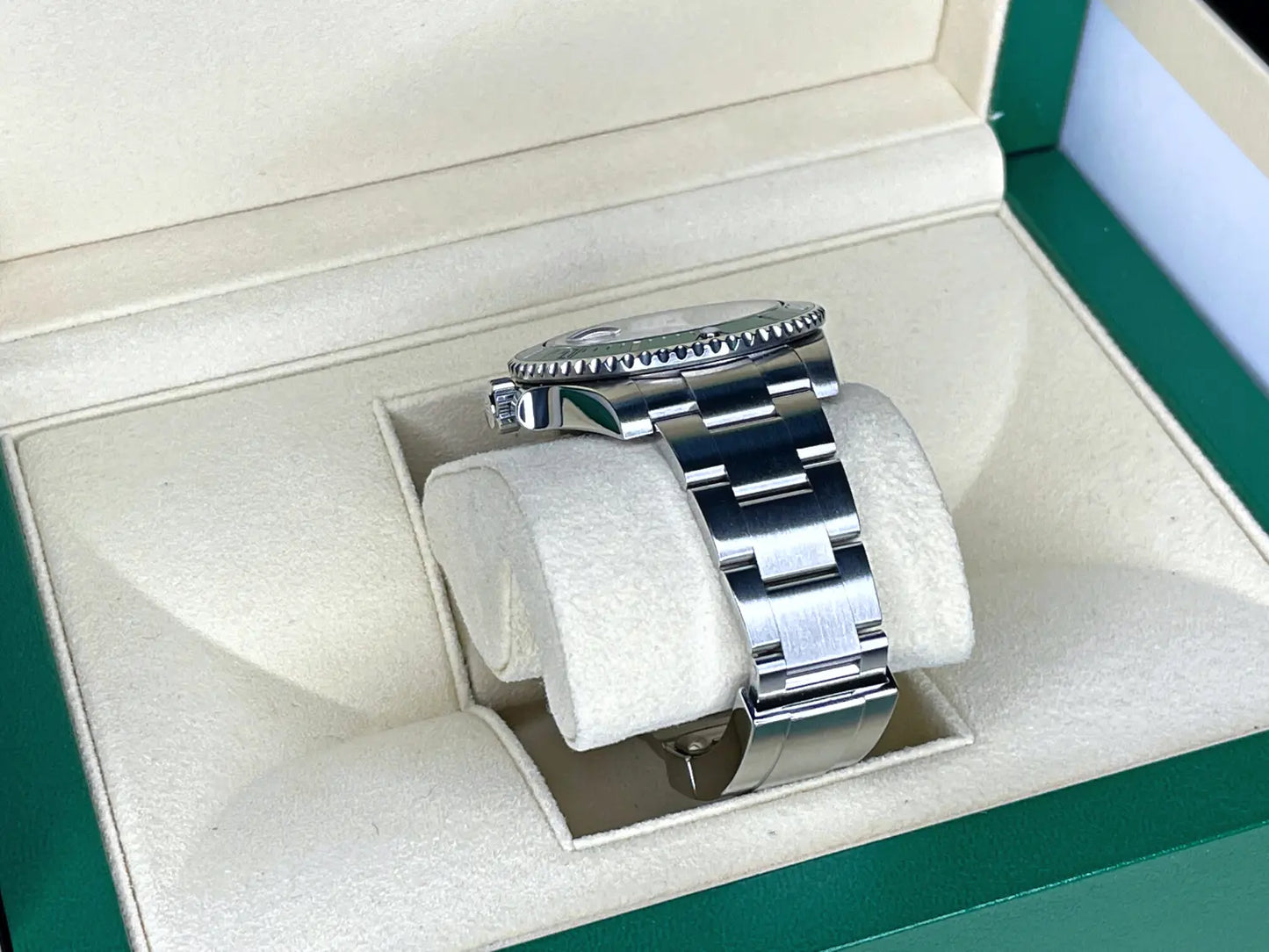 Rolex Submariner "Hulk" Date 40mm - Impossible Watches - For Sale