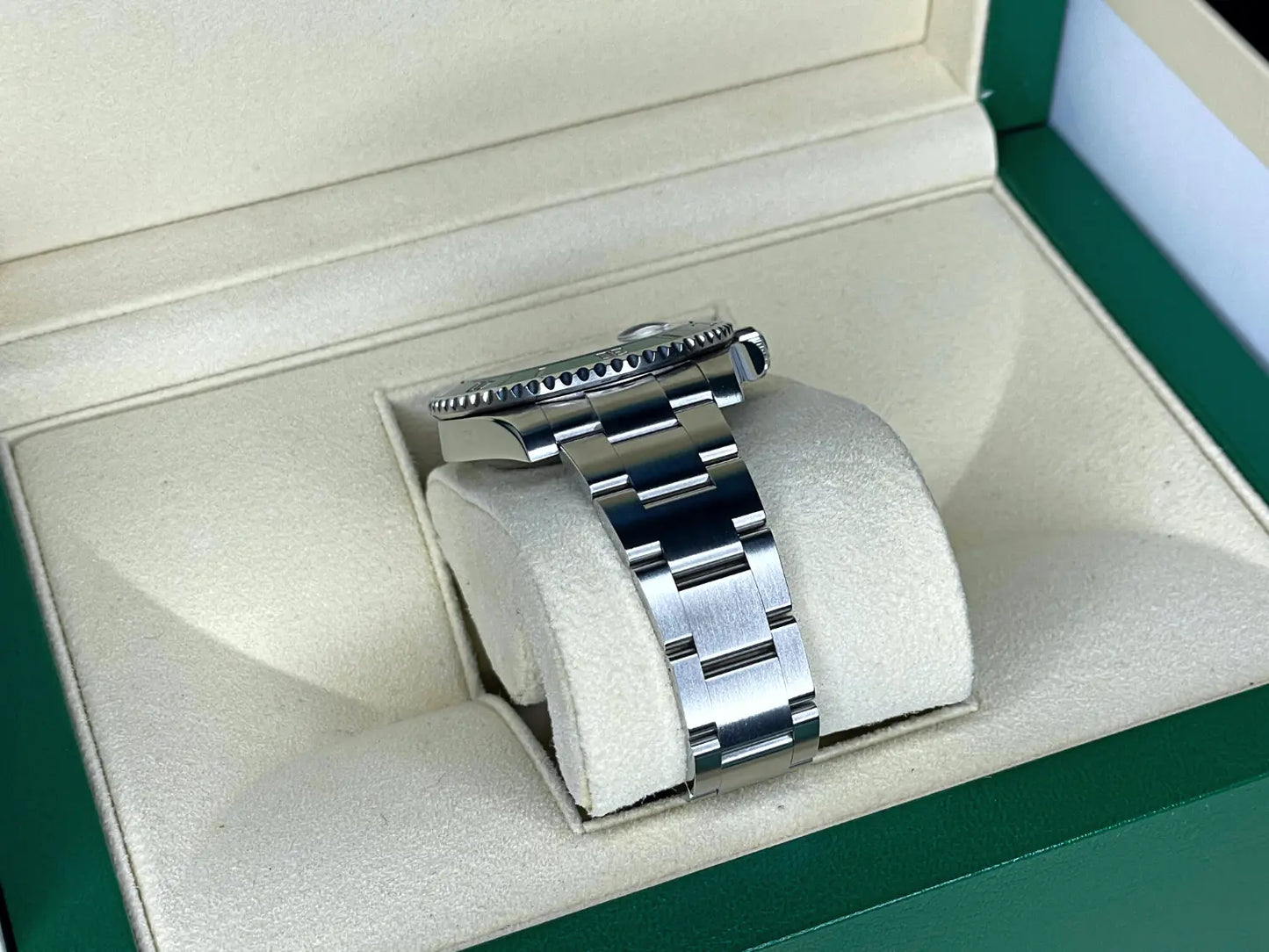 Rolex Submariner "Hulk" Date 40mm - Impossible Watches - For Sale