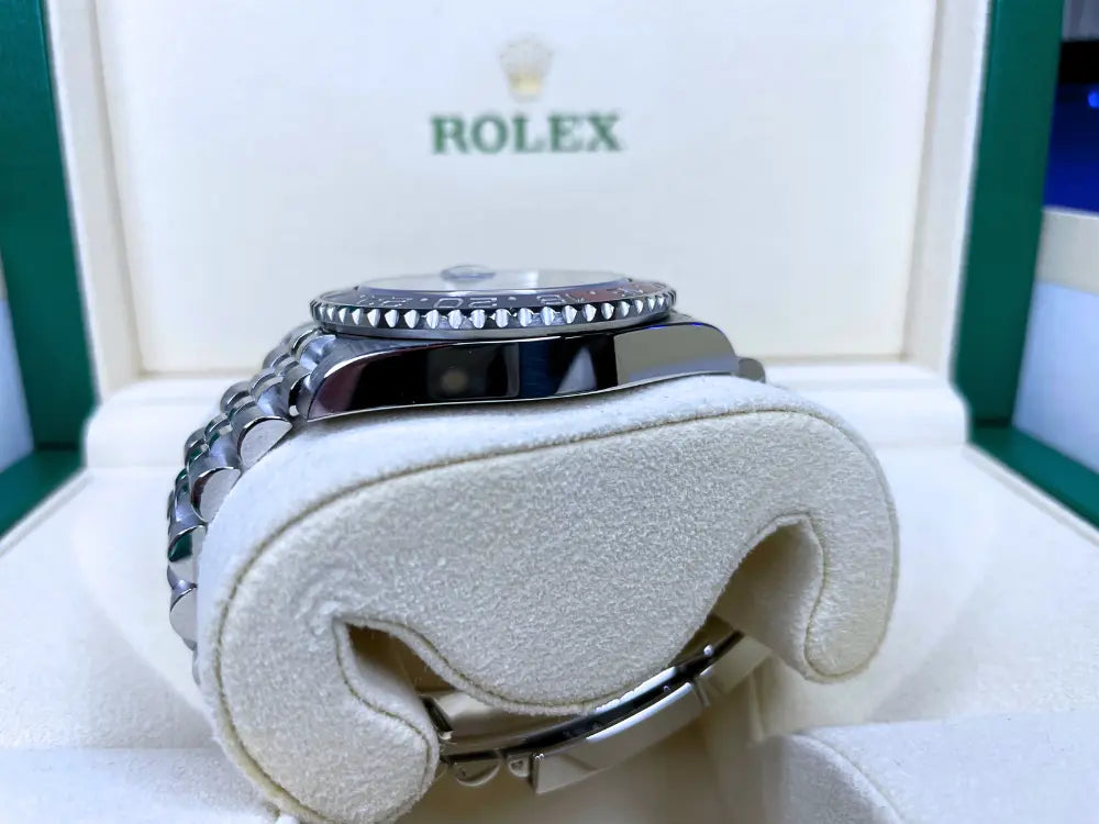 ROLEX GMT MASTER-II Pepsi 40mm on Jubilee - Impossible Watches