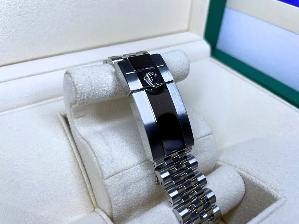 ROLEX GMT MASTER-II Pepsi 40mm on Jubilee - Impossible Watches