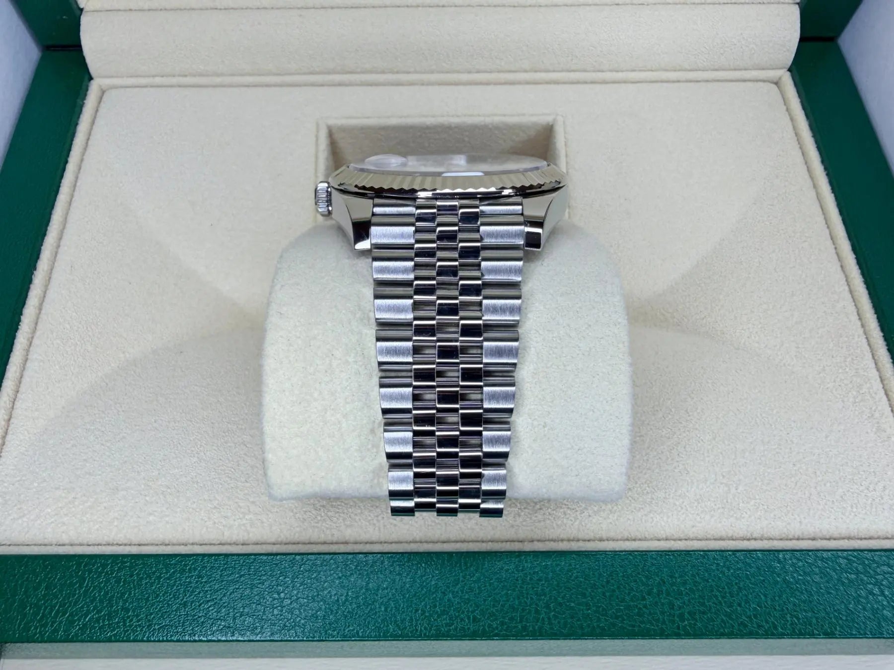 Rolex 126334 Datejust 41 White Stick Dial MINT 2022 - For Sale