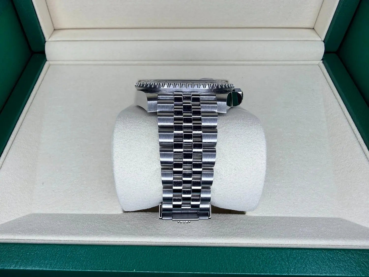 Rolex 126710GRNR "Bruce Wayne" GMT-Master II on Jubilee MINT 2025 - Impossible Watches