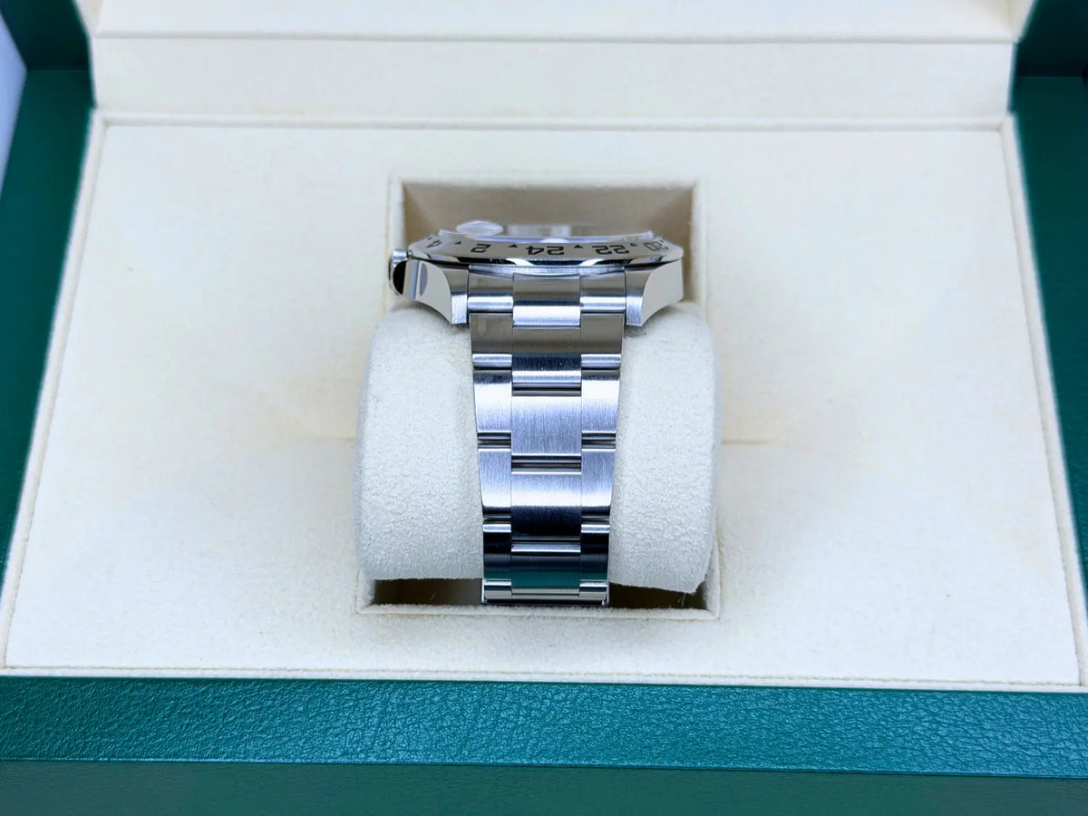 Rolex 226570 Explorer II MINT 2024 - Impossible Watches