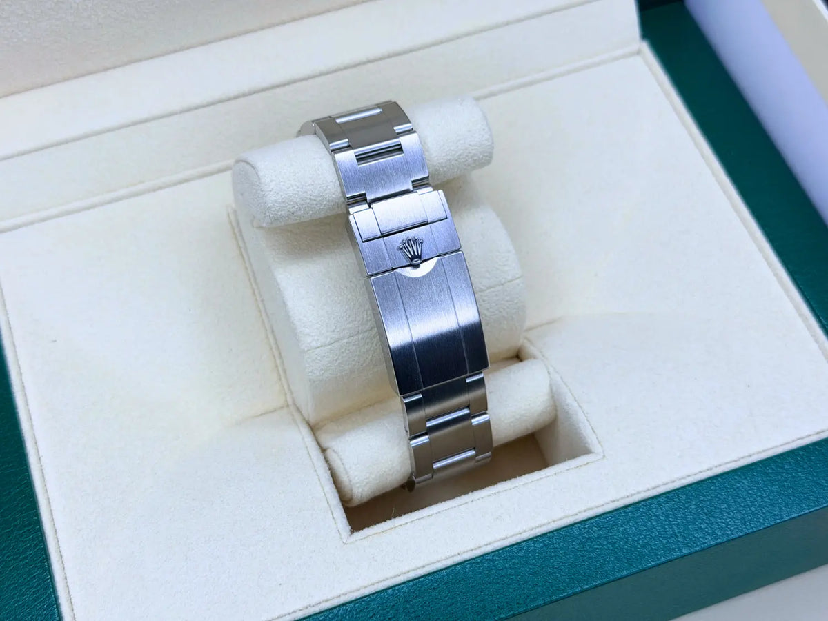 Rolex 226570 Explorer II MINT 2024 - Impossible Watches