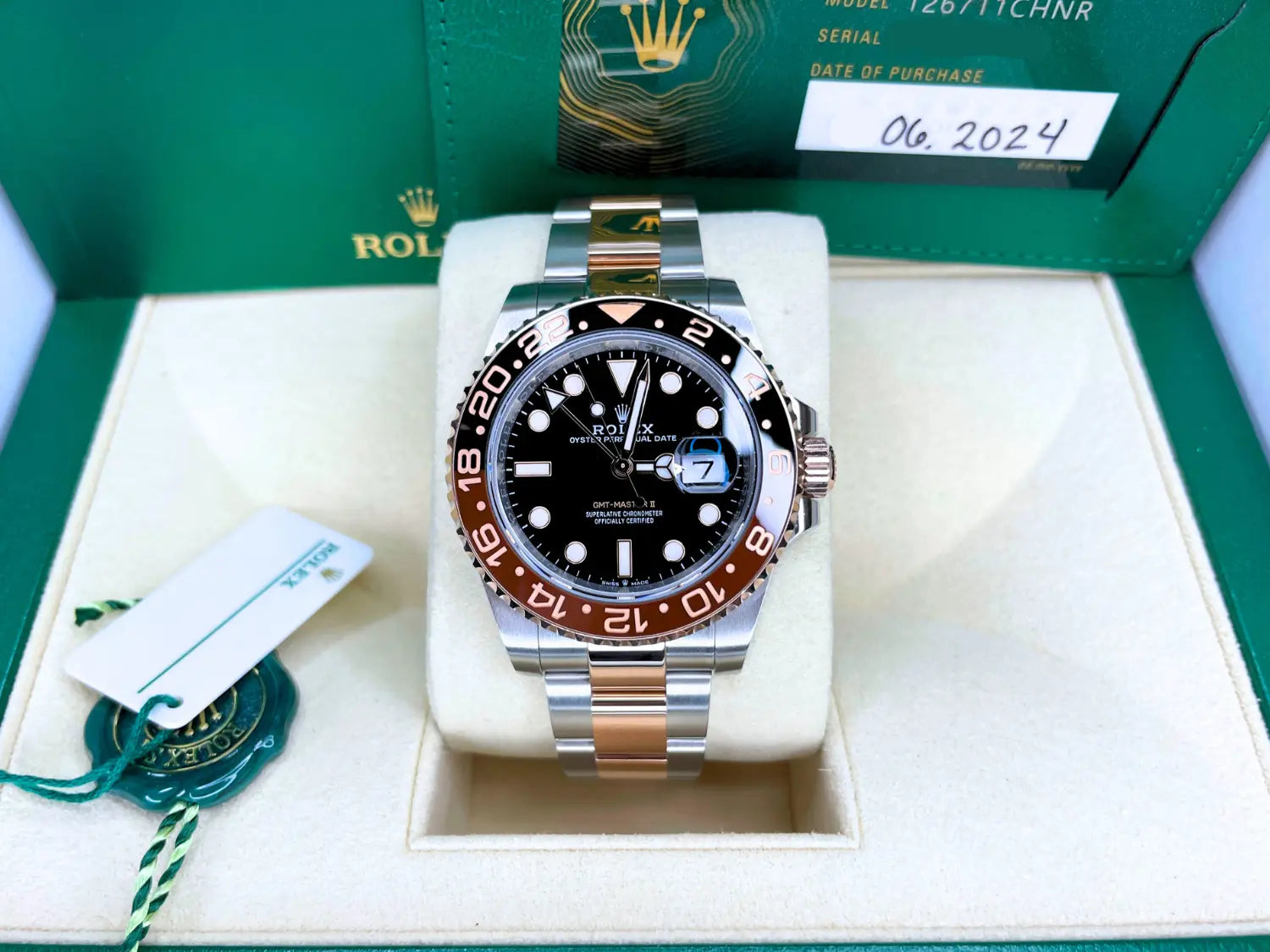 Rolex GMT-Master II "Rootbeer" Two Tone MINT - Impossible Watches