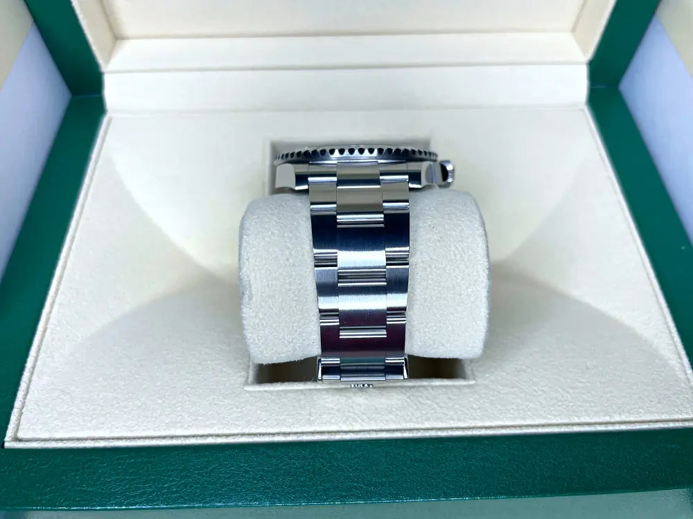 Rolex Submariner "Kermit" Date 41mm <br>MINT 2021</br> - Impossible Watches - For Sale
